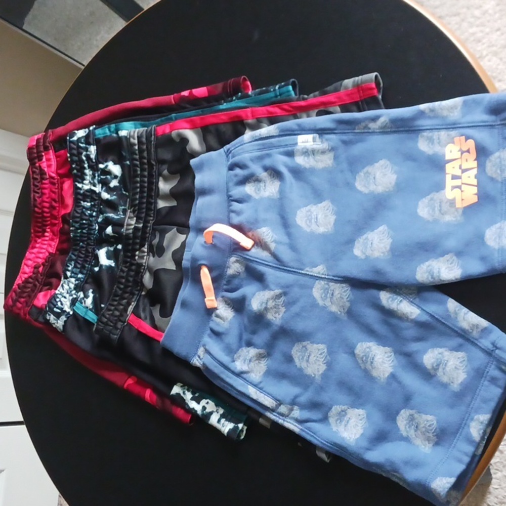 Four Kids Shorts. Gap and Old Navy. SIZE S